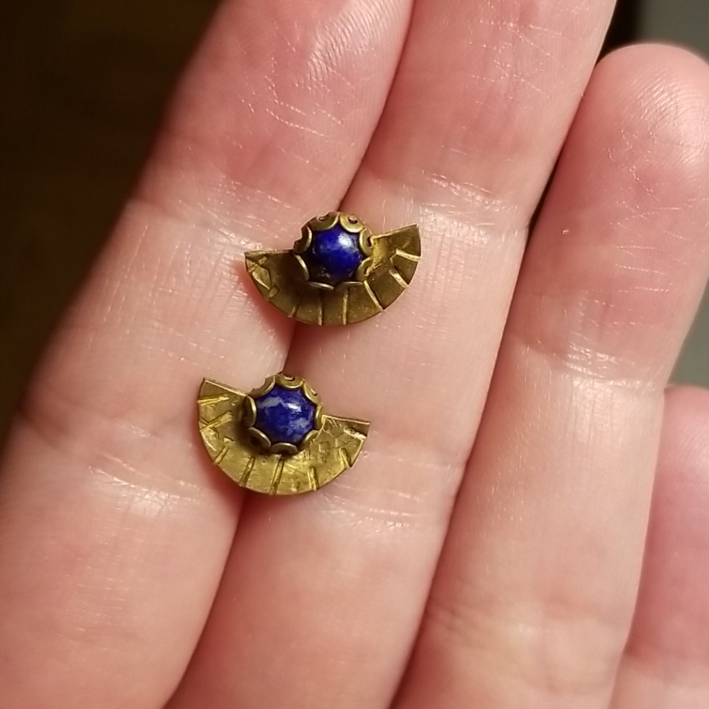 Lapis lazuli gold studs